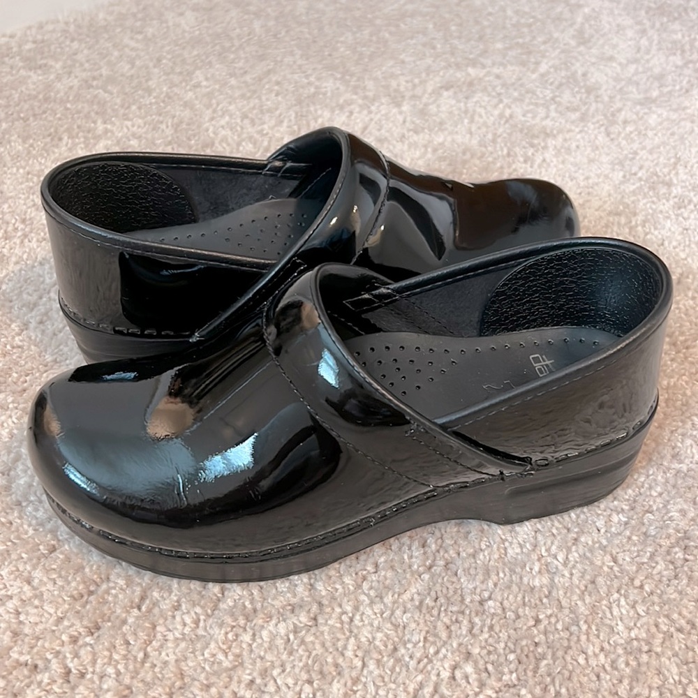 Gently used black Danskos. Size 39.